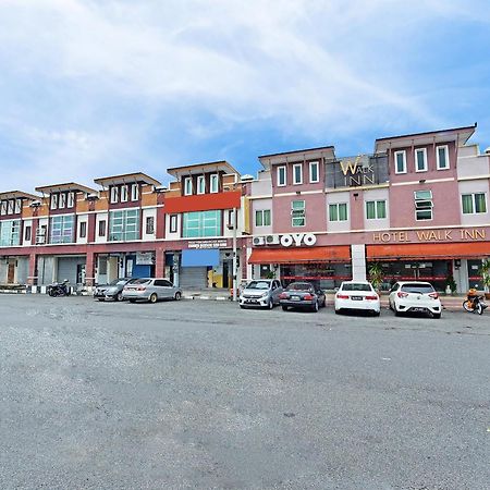 Kampong Pasir Puteh  Oyo 582 Hotel Walk Inn מראה חיצוני תמונה