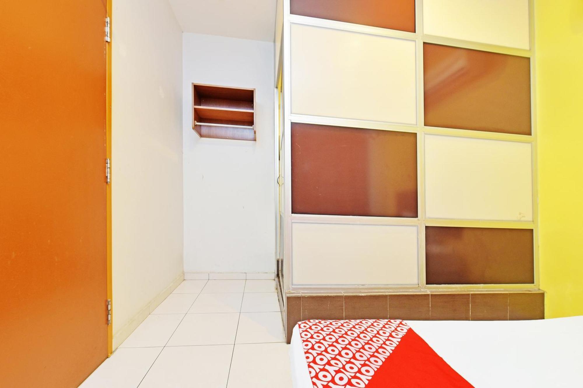 Kampong Pasir Puteh  Oyo 582 Hotel Walk Inn מראה חיצוני תמונה