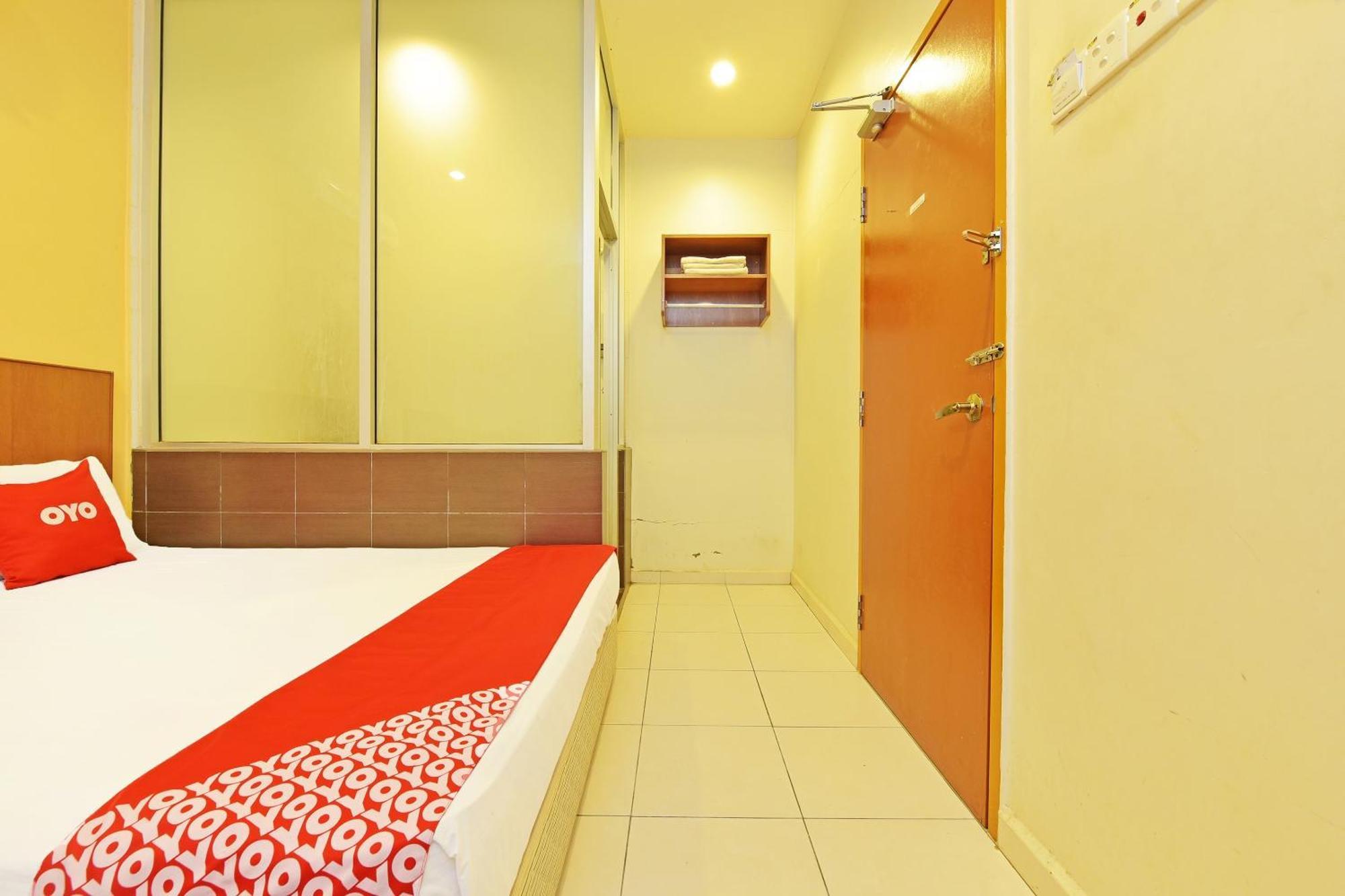 Kampong Pasir Puteh  Oyo 582 Hotel Walk Inn מראה חיצוני תמונה
