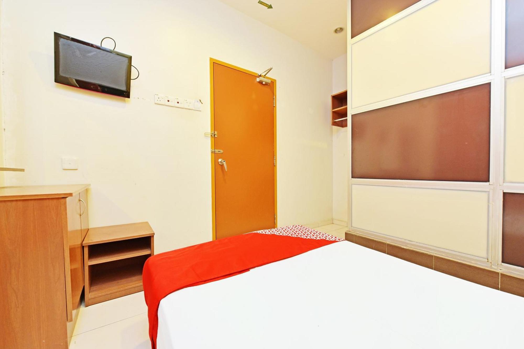 Kampong Pasir Puteh  Oyo 582 Hotel Walk Inn מראה חיצוני תמונה