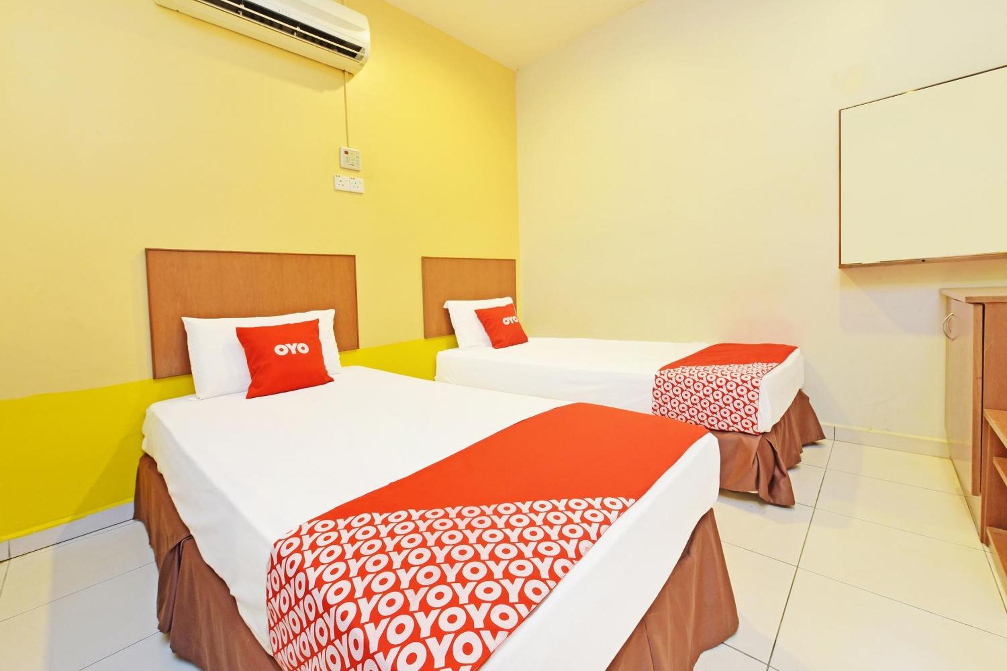 Kampong Pasir Puteh  Oyo 582 Hotel Walk Inn מראה חיצוני תמונה