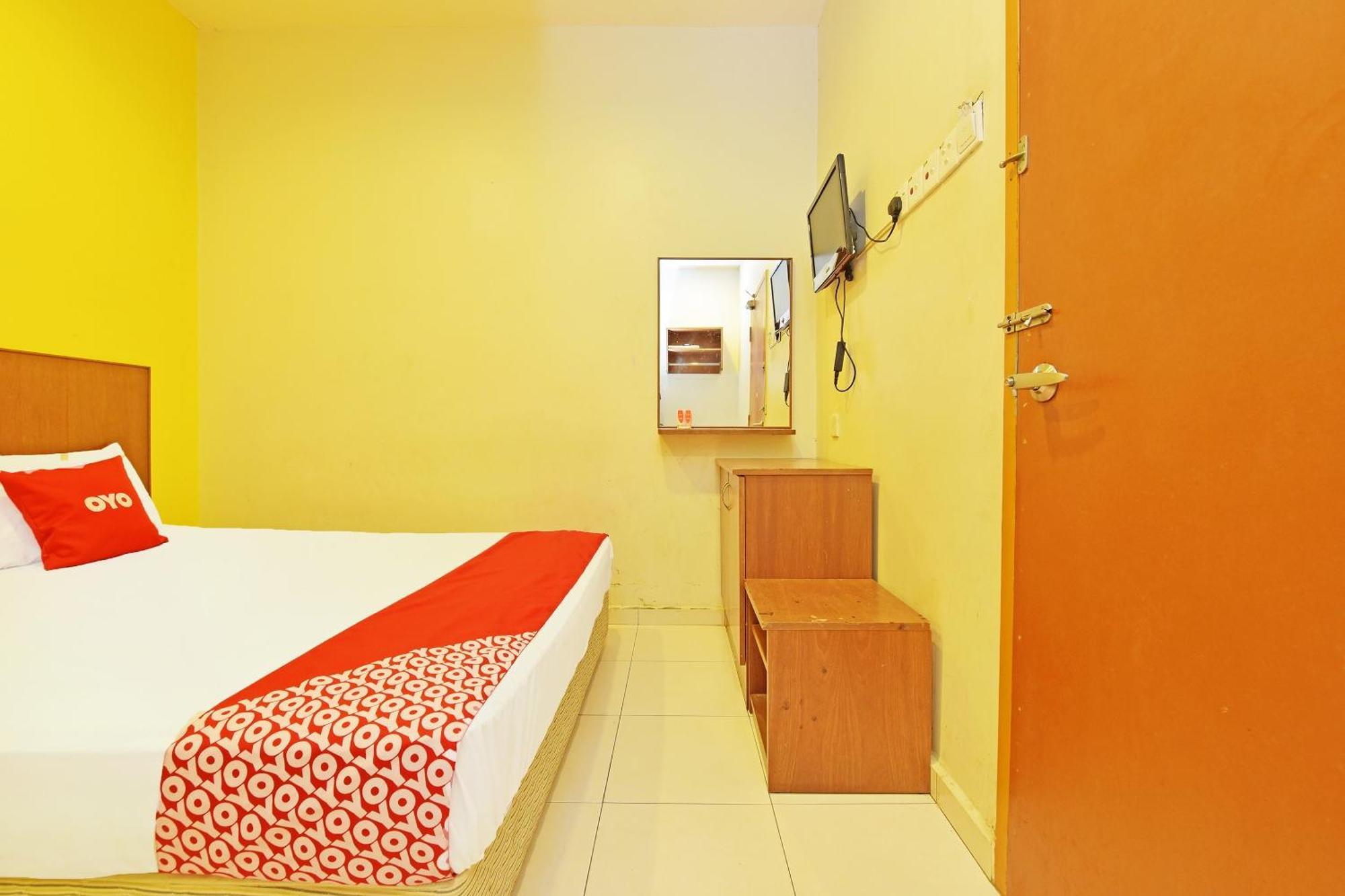 Kampong Pasir Puteh  Oyo 582 Hotel Walk Inn מראה חיצוני תמונה