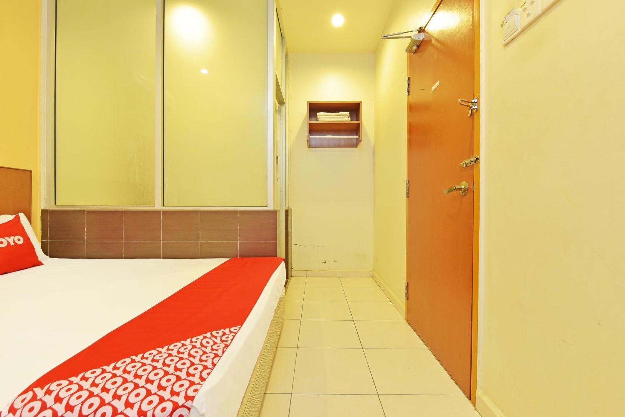 Kampong Pasir Puteh  Oyo 582 Hotel Walk Inn מראה חיצוני תמונה