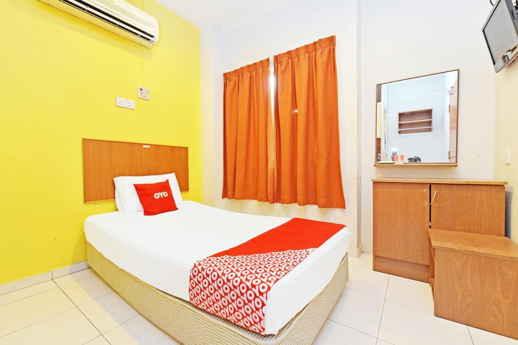 Kampong Pasir Puteh  Oyo 582 Hotel Walk Inn מראה חיצוני תמונה