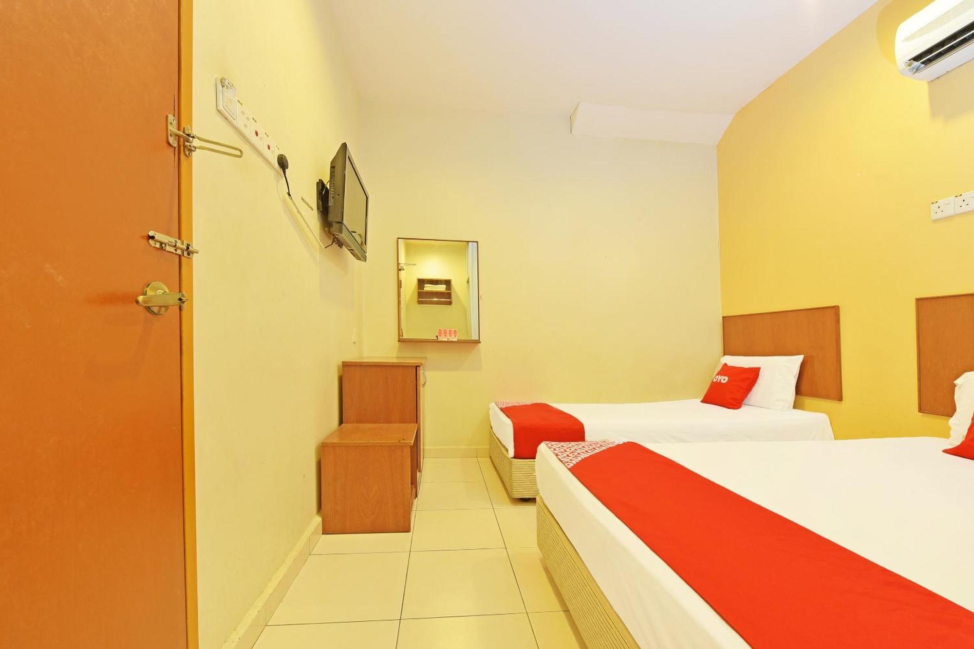 Kampong Pasir Puteh  Oyo 582 Hotel Walk Inn מראה חיצוני תמונה