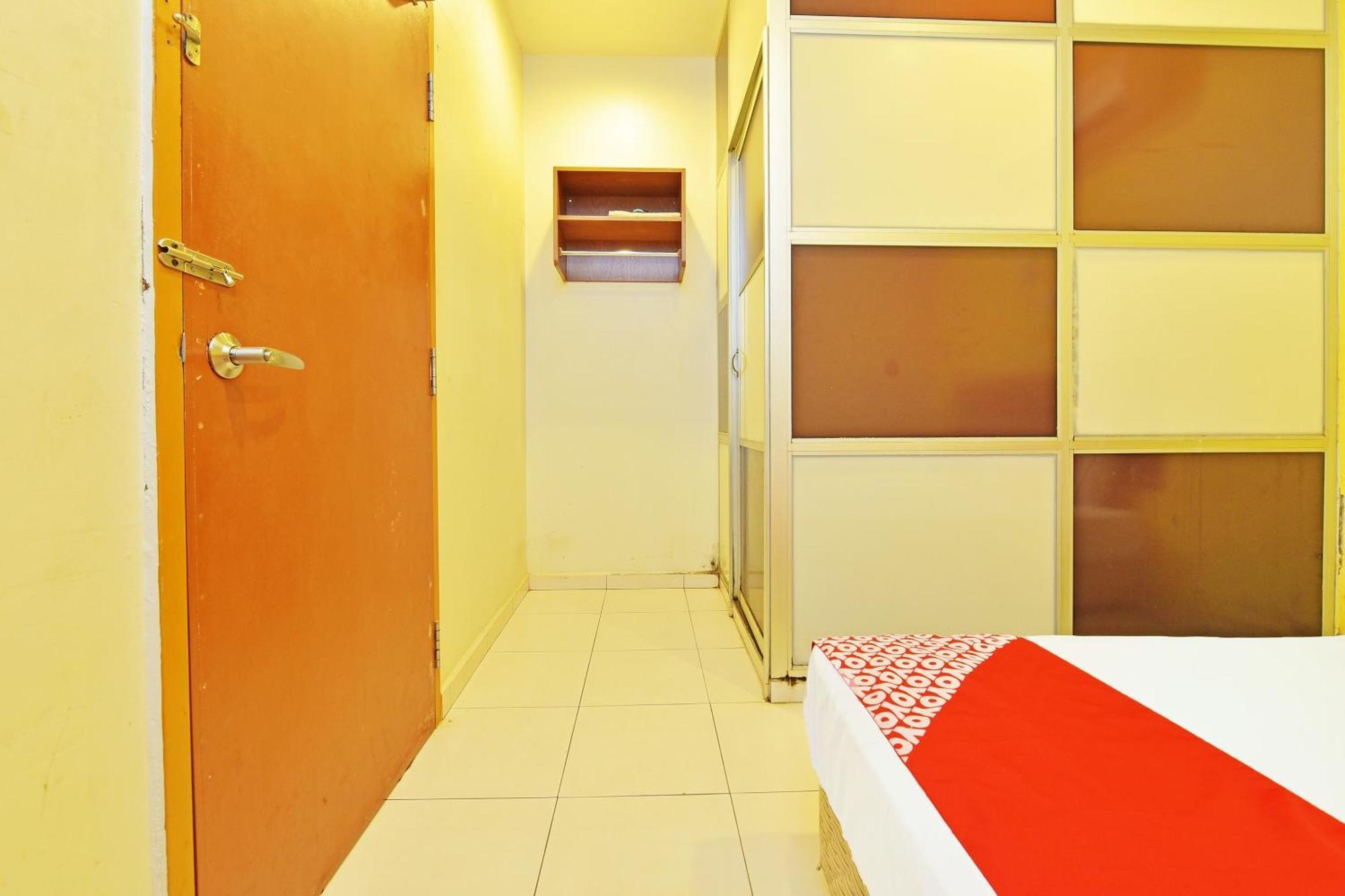 Kampong Pasir Puteh  Oyo 582 Hotel Walk Inn מראה חיצוני תמונה