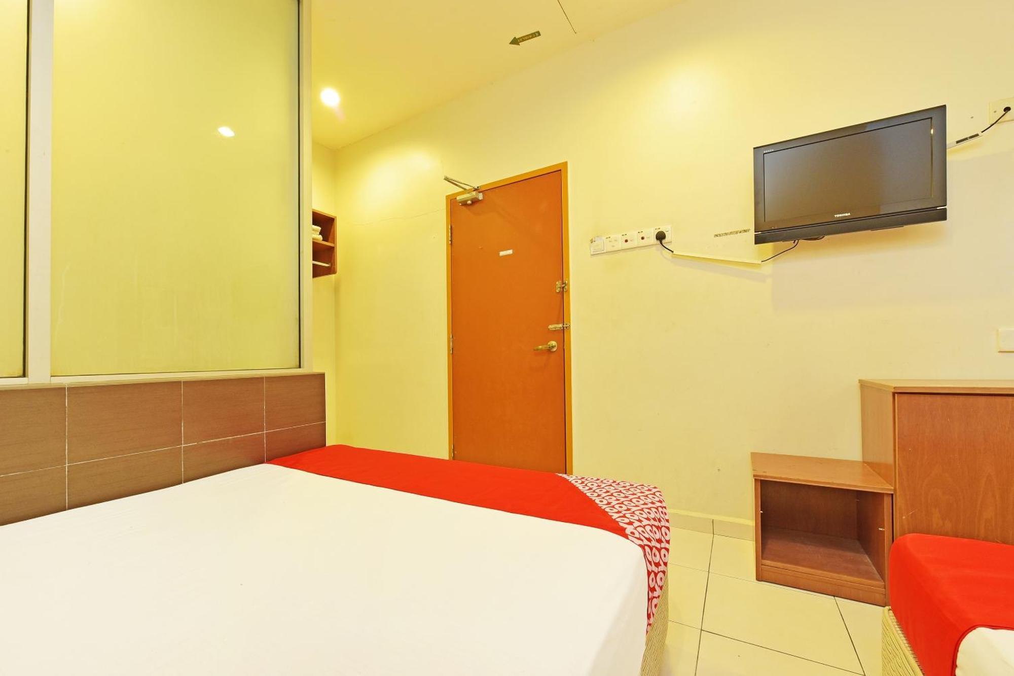 Kampong Pasir Puteh  Oyo 582 Hotel Walk Inn מראה חיצוני תמונה