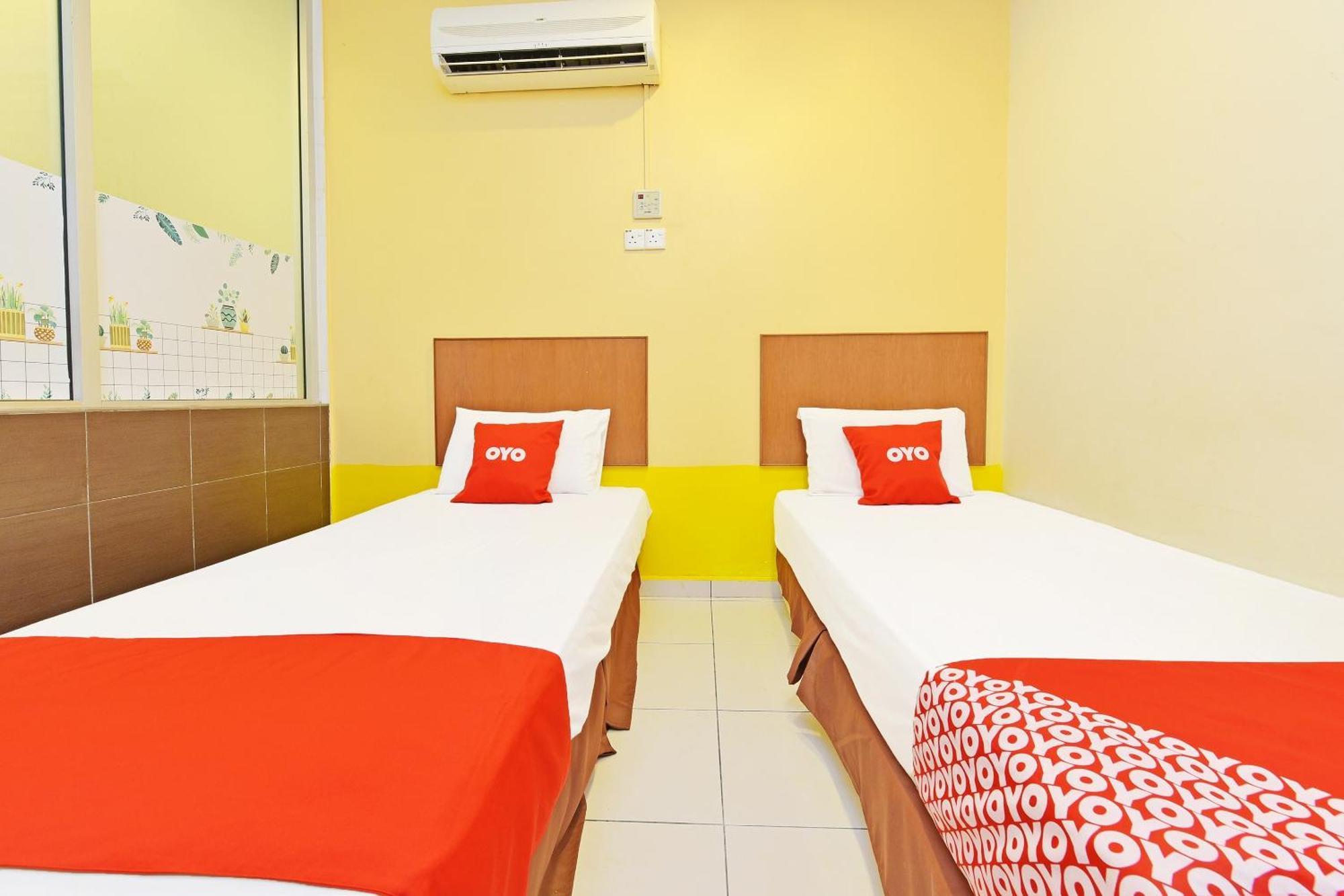 Kampong Pasir Puteh  Oyo 582 Hotel Walk Inn מראה חיצוני תמונה