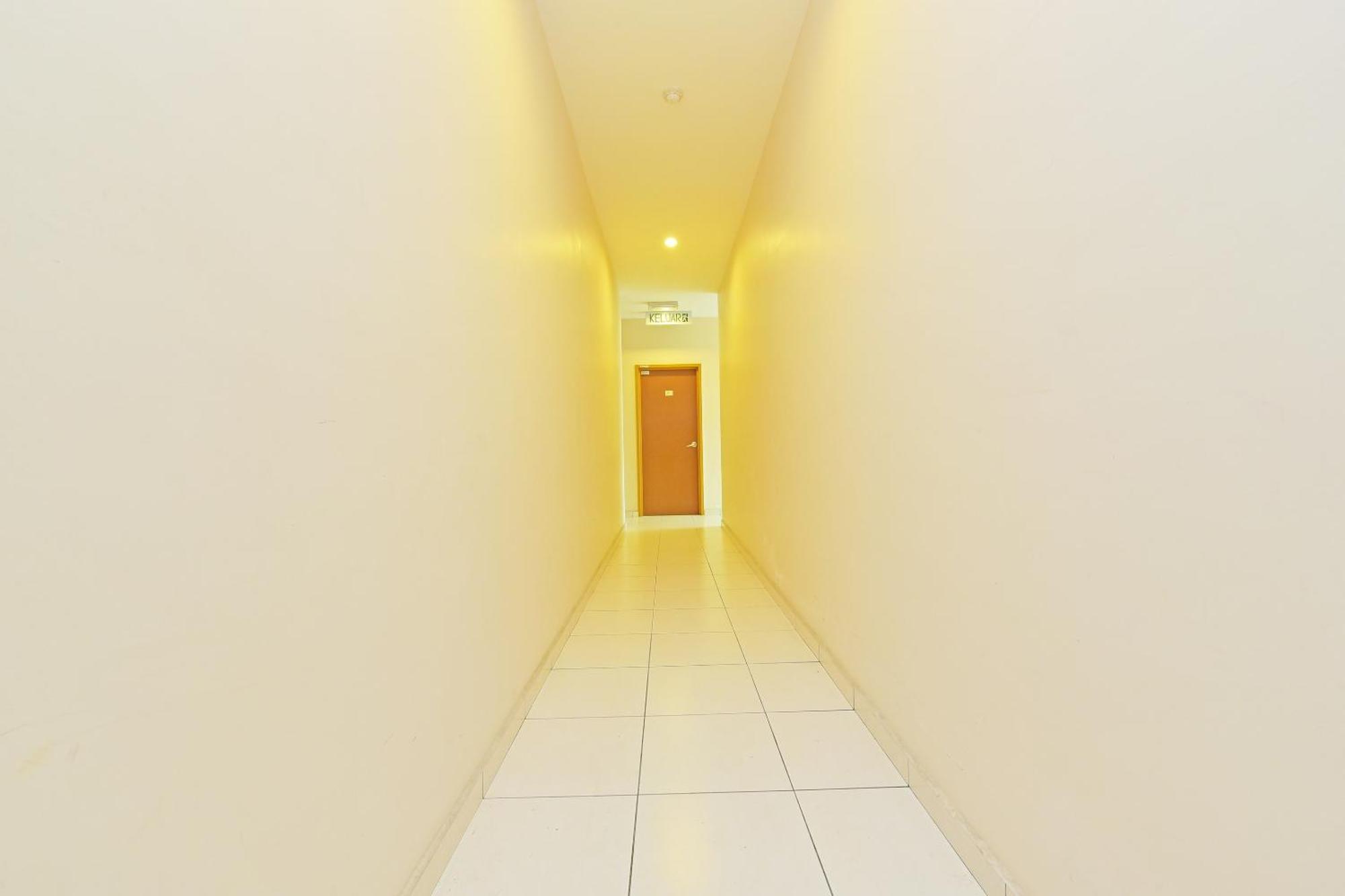 Kampong Pasir Puteh  Oyo 582 Hotel Walk Inn מראה חיצוני תמונה