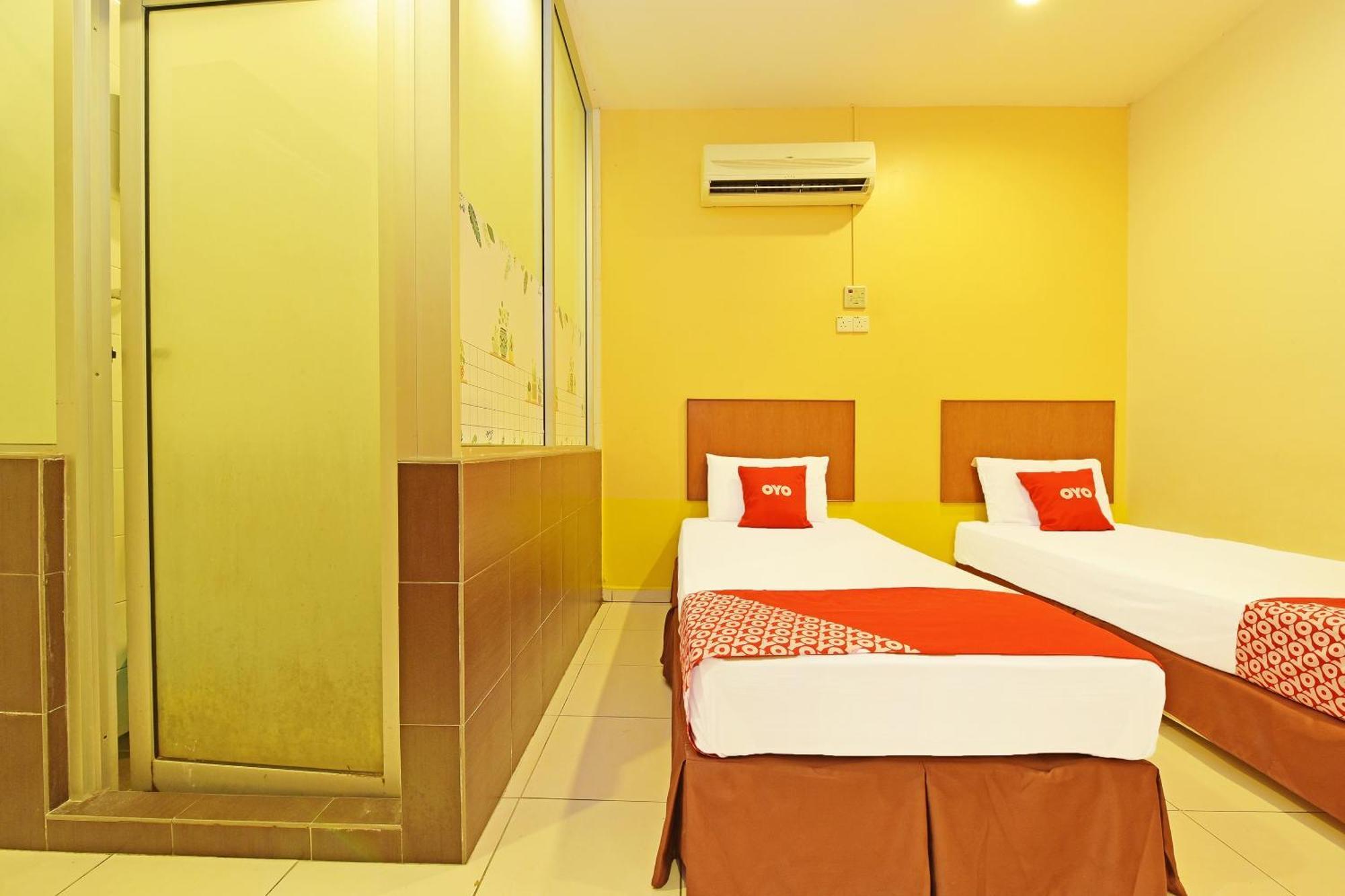 Kampong Pasir Puteh  Oyo 582 Hotel Walk Inn מראה חיצוני תמונה
