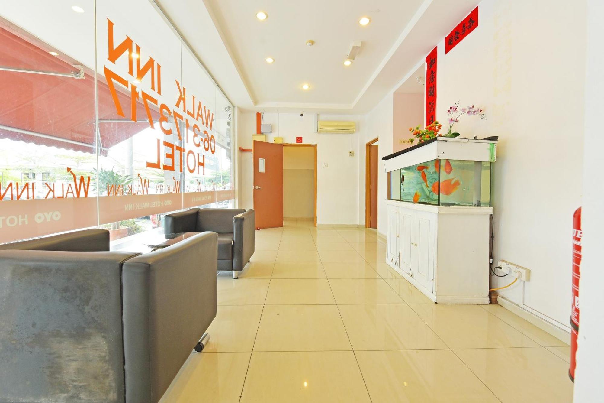 Kampong Pasir Puteh  Oyo 582 Hotel Walk Inn מראה חיצוני תמונה